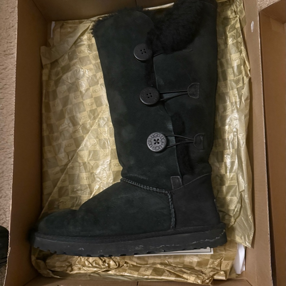 UGG Bailey ButtonTriplet Boots, Black - Picture 7 of 9